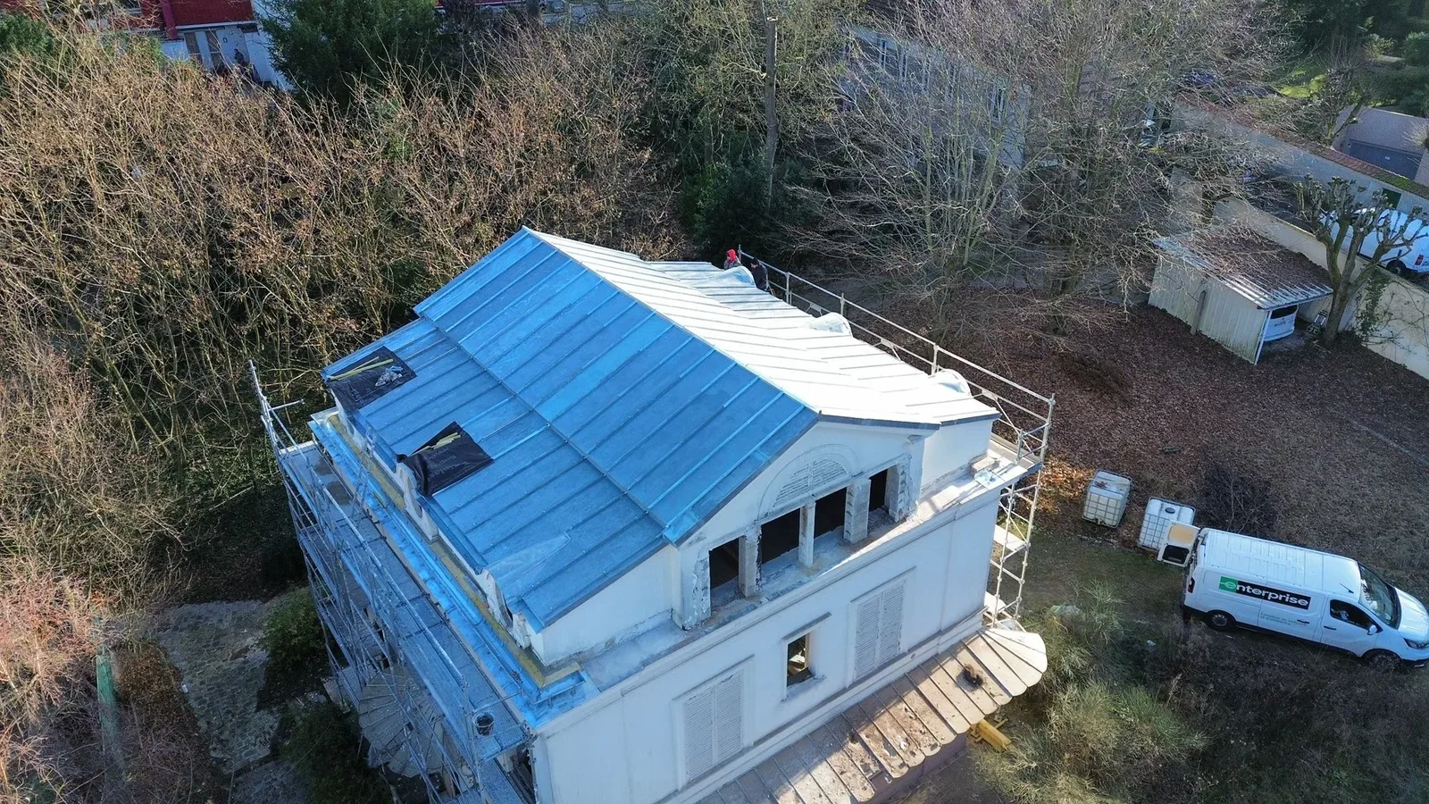 Réalisation : Réfection de toiture en zinc sur bâtiment en rénovation — Couverture zinc